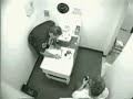 Totalmente borracho en la comisaria Totalmente borracho en la comisaria