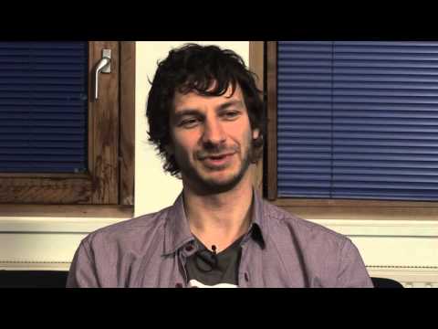 cmj gotye - Somebody That I Used To Know van Gotye was de grootste hit in Nederland in 2011, in 2012 volgde de rest van de wereld met nummer 1 noteringen in tientallen l...