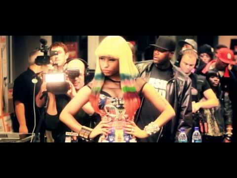 Nicki Minaj – Album release signing in Best Buy