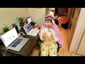 It's really cold this Winter! Here's how Martina stays warm. For more, go to www.eatyourkimchi.com --TheGear-- Shot on a Canon 550d and Tokina 11-16mm lens. Edited in Final Cut Pro and Motion. Music made in Garageband --Translated by-- [닉쑤] Enjoy Your Happy Life~*: nixmin82.tistory.com