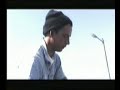 Un mariñeiro, farto da vida que leva, decide darlle un xiro violento ao mundo que coñece