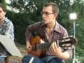 Performance Martin Butler in de tuin van Marres