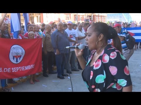 Entregan en municipio montañoso de Granma viviendas construidas por brigadas de los CDR y la FMC (+Video)