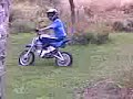 edo che impenna con la pit bike