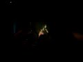10/10/07 - Bill fait monter une fille pour chanter la fin de Schrei ! Bon, il se prend un petit vent quand même. mdr