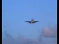 videos de landing atterrissage a319 easy jet dans la soirée evening