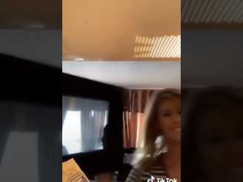 Włożyła telefon do mikrofalówki. Chciała nagrać jak robi się popcorn