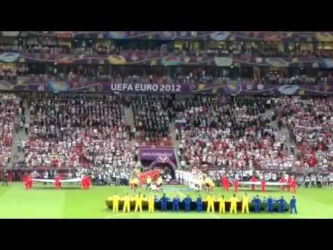 Euro2012SKROTY - UEFA EURO 2012 w Polsce. Początek meczu POLSKA-ROSJA na Stadionie Narodowym w Wrszawie w dniu 12.06.2012r. Mecz fazy grupowej. Rosjanie pokazują oprawę flaga...