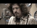 this is a performance of ted russell kamp with nick nguyen and kenny wright from bonpony playing live in front of a studio audience on the air at wdvx 'blue plate special' radio show in knoxville tn. march '07. it's an acoustic version of the song ted wrote. it's on ted's album 'northsouth' as well as on the shooter jennings album 'put the o back in country'. please check out www.tedrussellkamp.com