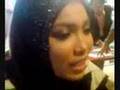 FARAH KINI BERTUDUNG...!!