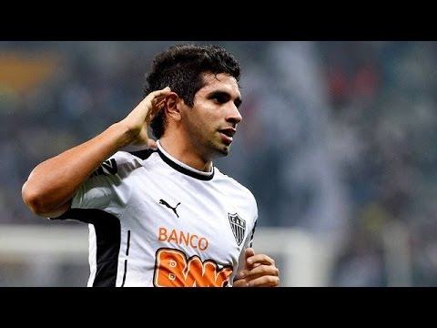 1 corinthians 10 - Curtam nossa página: http://www.facebook.com/LeandroSportsVideos GALO GOLEIA TIMÃO, SE CLASSIFICA E TRANSFORMA MINEIRÃO EM SALÃO DE BAILE Após levar gol logo...