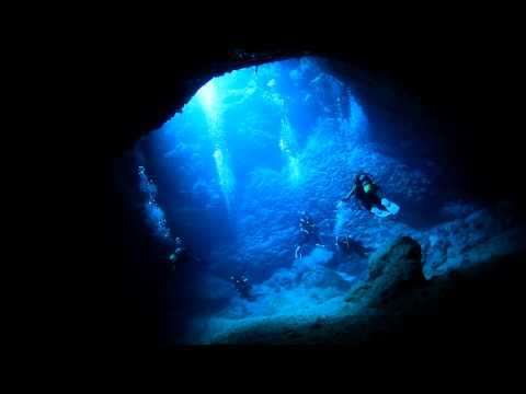 【沖縄県】宮古島の海中洞窟探検が美しすぎる！