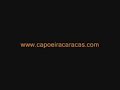 video de katay santos del centro cultural senzala de capoeira de venezuela imagenes de entrenamientos de acrobacia y rodas.