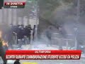 Atene, scontri tra anarchici e la polizia