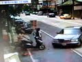 可惡的阿伯開車撞人2