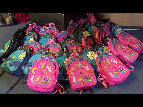 Около 500 детей из всех секторов столицы получили ранцы и школьные принадлежности от Фонда Первой Леди «Din Suflet»