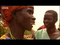 In search of lost relatives - Alek Wek in Sudan - BBC