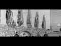 en 1963 mor�a carmen amaya, la reina del baile flamenco. el d�a de su muerte su casa de bagur, en una mezcla de saqueo y repartici�n, queda vac�a en
pocas horas. no quedan vestidos ni zapatos, solo una tosca mesa y una cama. cuarenta y dos a�os despu�s, a los pies del pirineo aparecen dos ba�les y dos maletas llenas de documentos personales y miles de fotografias de carmen amaya. se comienza a contar nuevamente la historia.