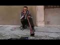 esta es una toma que hice a un m�sico que toca el didjeridoo, instrumento que proviene de los abor�genes australianos, durante mi estancia en granada. muy interesante.
