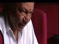 Tony Gatlif leyendo la mano a Patxi Lorente