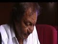 Tony Gatlif leyendo la mano a Patxi Lorente