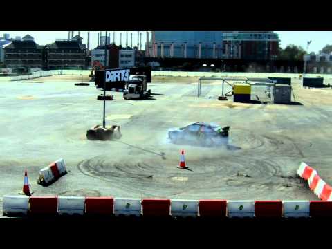 Ken Block y Mikko Hirvonen en la presentación del nuevo videojuego DiRT 3 0 Ken Block y Mikko Hirvonen en la presentación del nuevo videojuego DiRT 3