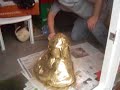 Het spuiten der Boeddha!