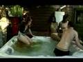 Petit caca dans la piscine...