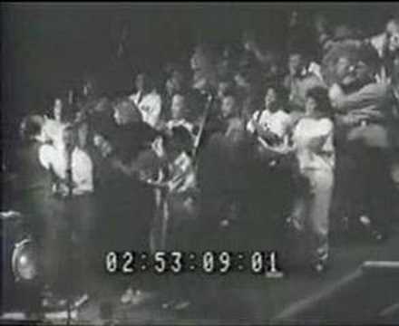 U2 - I Still Havent Found.. + New Voices of Freedom choir