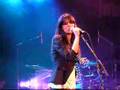 madita performing shiver