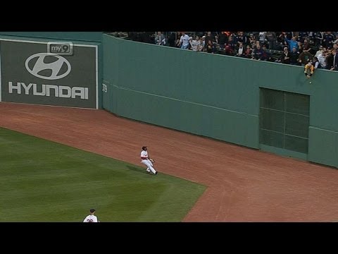 Ellsbury rips a disputed triple to center