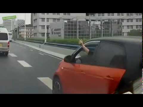 Błyskawiczna karma za swoje chamstwo na drodze