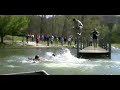Hombre se golpea saltando desde un muelle al lago