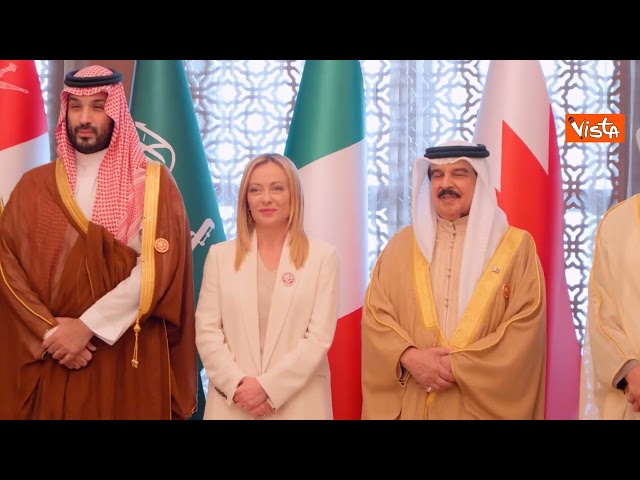 Meloni partecipa a Vertice cooperazione del Golfo in Bahrein, immagini