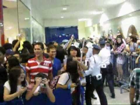 After All Time Low signing in the philippines today.... crazy