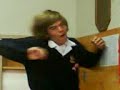 ultimo dia de clases   johnson siendo masacrado