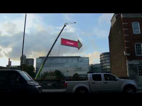 Watch ' ป้าย signpost Nokia ที่ใหญ่ที่สุด'