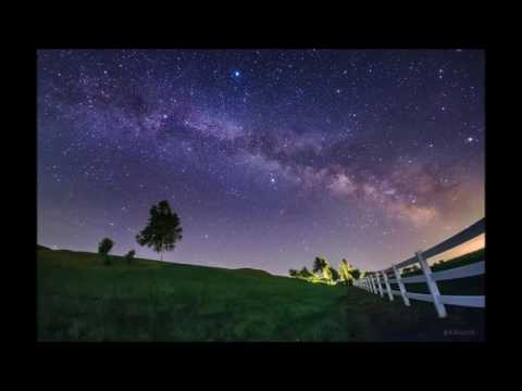 見上げてごらん夜の星を