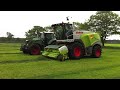 De hakselploeg bestond uit: Claas Jaguar 940, Fendt 930 met Kaweco silagewagen, Fendt 820 met Kaweco silagewagen en een Volvo L70E op de kuil.