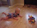 Alvin �lar 30 nov (4 months + 3 weeks old crawling)
