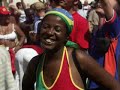 nesta can��o pol�tica extremamente correta e relevante, z� ramalho aponta as mazelas da rep�blica lulo-petista: corrup��o, forma��o de quadrilha, indiciamento dos 40 no supremo tribunal federal (que no entanto livrou o ali bab�...) e muito mais.
vale a pena!

letra integral em:

http://www.lyricstime.com/z-ramalho-o-meu-pa-s-lyrics.html