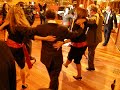 Despues del Hassapiko seguimos bailando todos con la novia y la familia griega el sirtaki más conocido del mundo: Zorba