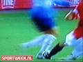 Overtreding Brede Hangeland op Rafael van der Vaart