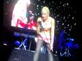 video en vivo de gwen stefani cantando early winter en el palacio de los deportes. visita www.nodoubto.wordpress.para ver mas videos e imagenes.