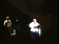 aqui en betera valencia, pueblo mas bien atrasado nos sorprendieron en agosto del 95 en las fiestas trayendo el : en blanco y negro de victor y pablo ... filmé algunas canciones desde lejos ... victor es el primer cantautor que yo escuché ... despues vinieron otros, por cierto el ya habia estado en betera con ana en otras ocasiones;) el rumor por la ignorancia del pueblo era que venia a las fiestas victor con un negro famoso que era su ayudante :-D