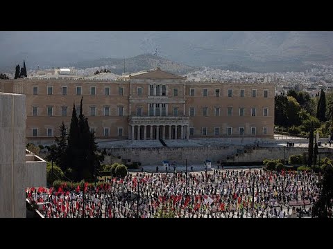 1. Mai in Athen: Internationale mit Sicherheitsabstand