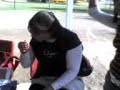 hay les dejamos a una loka