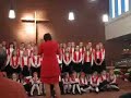 laulupuu kuoro laulaa puistolan kirkon 