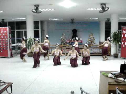 เพลงยอยศพระลอ - ก่อนขึ้นแสดงจริงซ้อม ณ โถงอาคารราชนครินทร์ ม.สารคาม อาจจะไม่ค่อยพร้อมกันนะครับ...