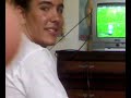 otrO dia de aburrimientO xd.. aL rei de La pista jugandO a futboL xd..